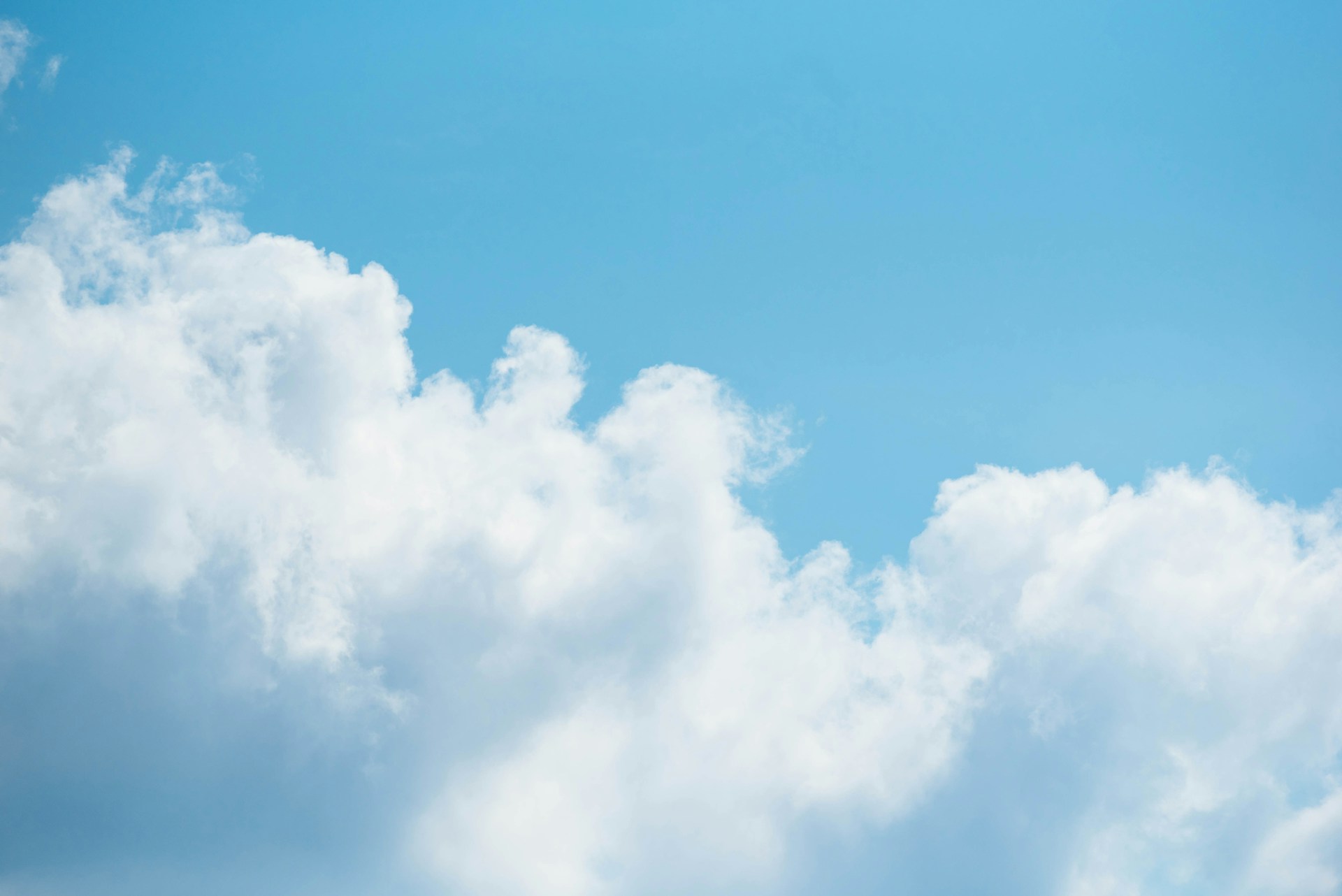 Convective Weather for PPLs: Towers, Turbulence, and Tops in the UK