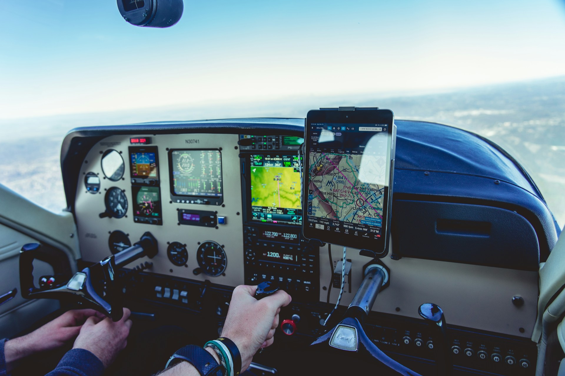 PPL or LAPL First? Choosing the Right Licence for How You’ll Actually Fly